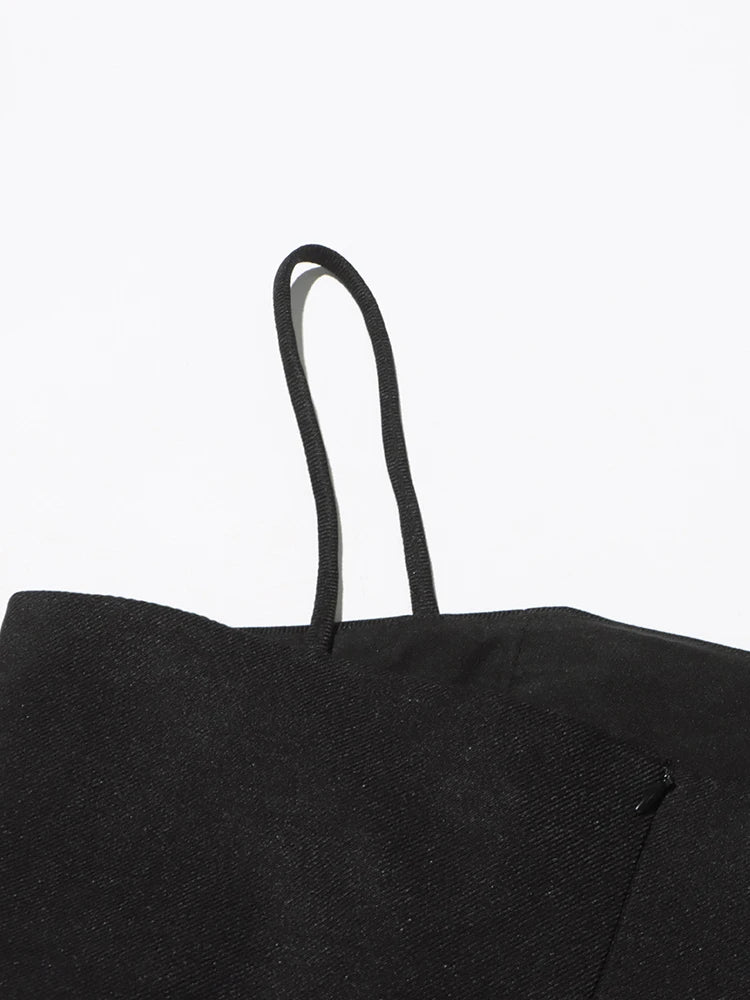 Vestido Longo Bicolor com Decote Reto – Cintura Alta e Saia Plissada em Silhueta Escultural