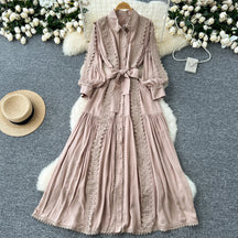 Vestido Longo com Renda e Botões Frontais – Modelagem A-line e Cintura Ajustável