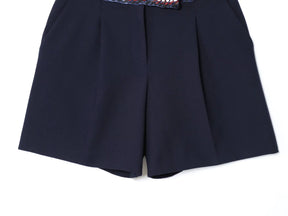 Conjunto – Shorts e Blusa Sem Mangas, Gola Redonda com Detalhes e Shorts de Cintura Alta com Bolsos Laterais
