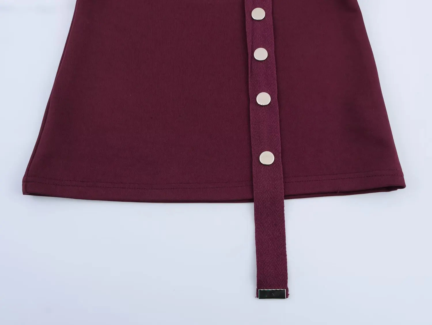 Conjunto Assimétrico Retrô Chic com Top de Amarração e Saia Midi com Fenda – Elegância de Verão em Silhueta Esculpida