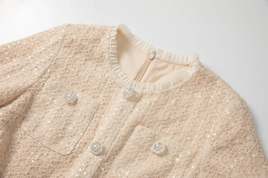 Vestido Preto Elegante com Pedrarias Bordadas à Mão e Cintura Marcada