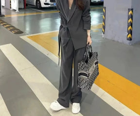 Conjunto Blazer Com Botão e faixa lateral