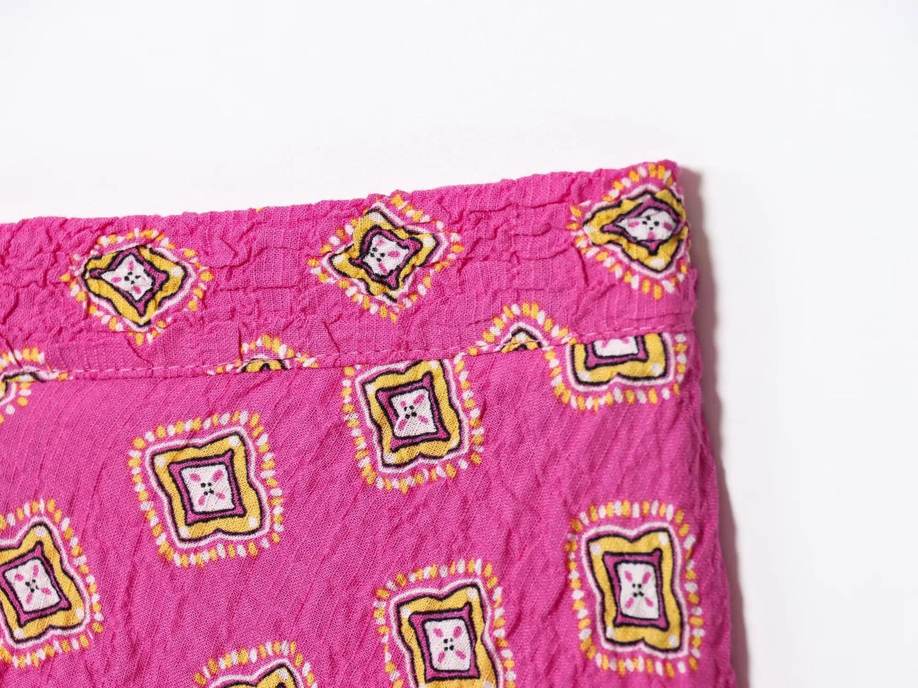 Conjunto Essence – Top Estampado em Favo & Saia Midi de Cintura Alta