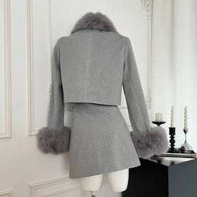 Conjunto Slim Feminino com Casaco de Pelo e Saia – Inverno