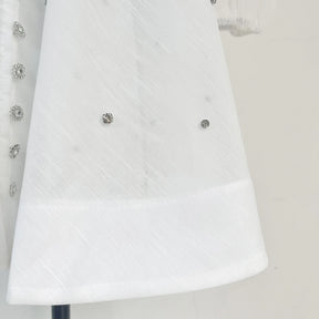 Vestido Lehor – Bordado com Strass, Mangas Lanternas Longas e Botões de Strass