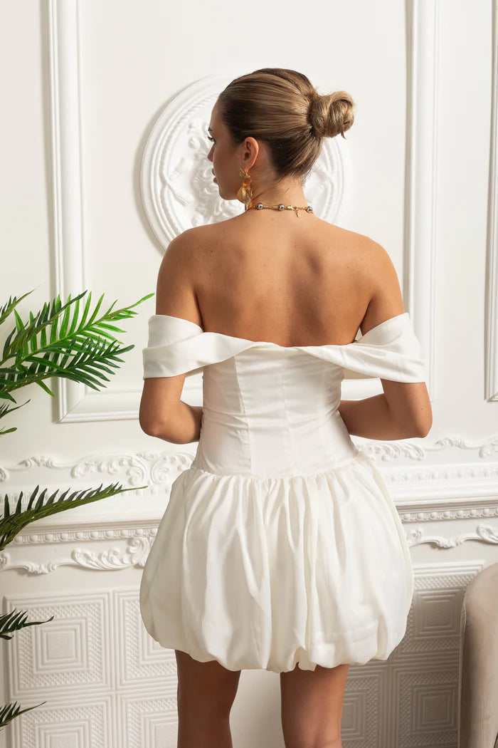 Vestido – Mini Branco, Manga Curta, Cintura Baixa, Elegante para Festa