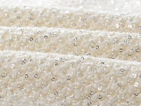 Vestido Tweed com Pérolas e Botões de Cristal – Silhueta Slim e Elegância Atemporal