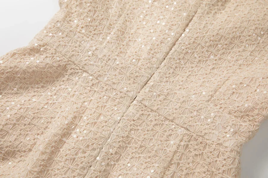 Vestido Preto Elegante com Pedrarias Bordadas à Mão e Cintura Marcada