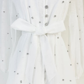 Vestido Lehor – Bordado com Strass, Mangas Lanternas Longas e Botões de Strass