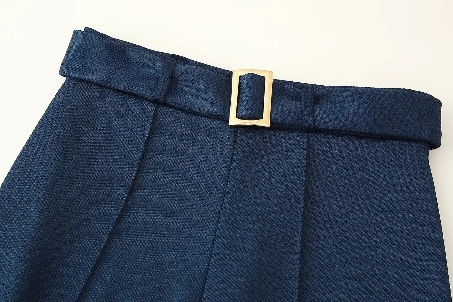 Conjunto Alfaiataria Linéa Classique - Top Curto com Botões & Calça Flare de Cintura Média