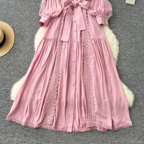 Vestido Longo com Renda e Botões Frontais – Modelagem A-line e Cintura Ajustável