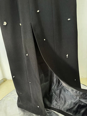 Vestido Longo com Bordado à Mão em Pedrarias – Sofisticação Máxima para Ocasiões Especiais