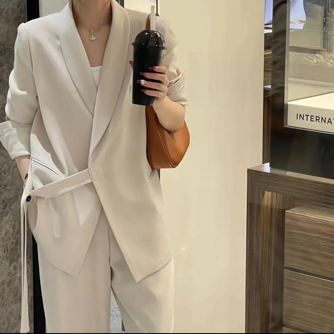 Conjunto Blazer Com Botão e faixa lateral