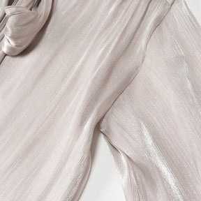 Conjunto Blusa e Saia Plissada - Brilho Sutil e Silhueta Moderna