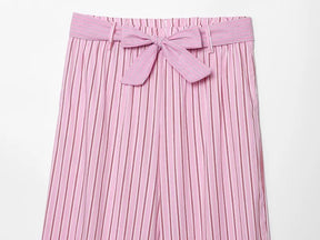 Conjunto Listrado com Top Laço e Calça de Alfaiataria – Elegância Leve para o Verão