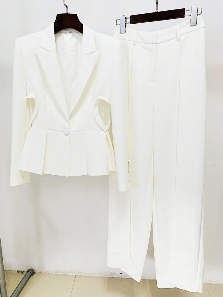 Conjunto de Alfaiataria Exclusivo – Blazer com Recortes e Calça com Fenda