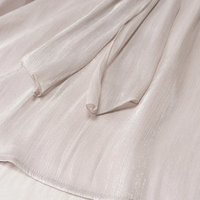 Conjunto Blusa e Saia Plissada - Brilho Sutil e Silhueta Moderna