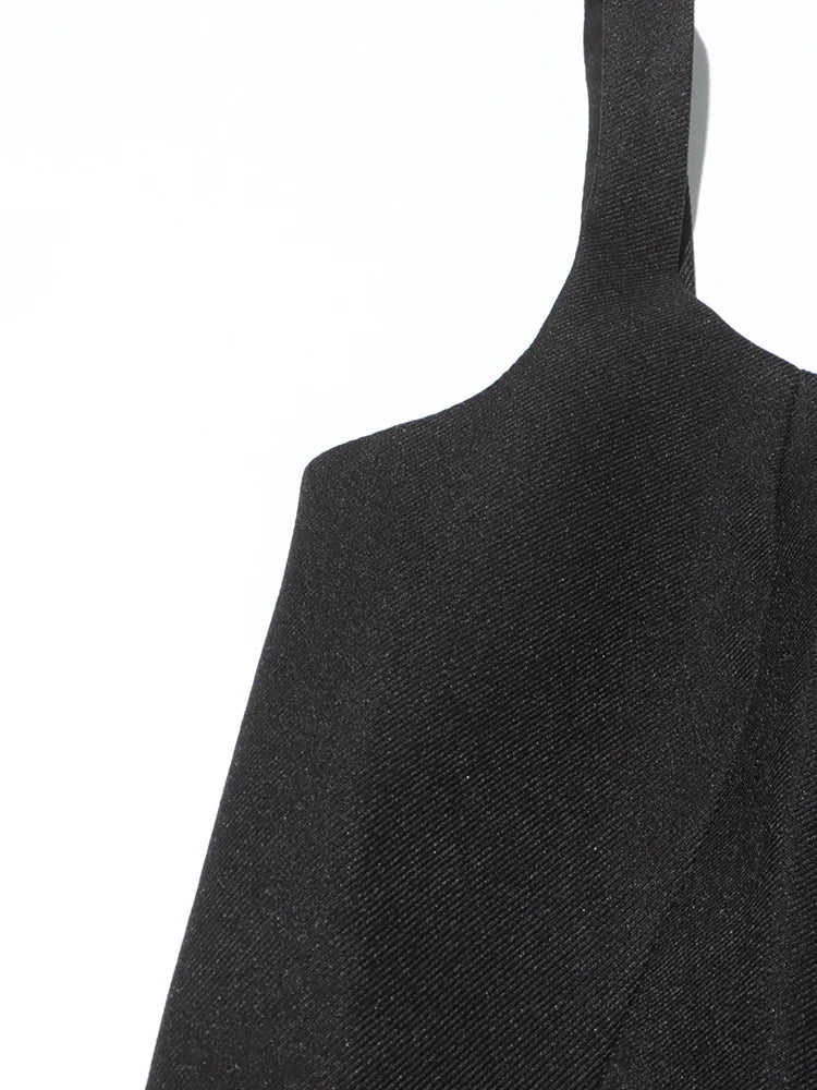Vestido Longo Bicolor com Decote Reto – Cintura Alta e Saia Plissada em Silhueta Escultural