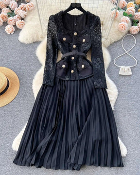 Vestido Renda Elegante – Gola Quadrada, Botões Decorativos e Cintura Franzida