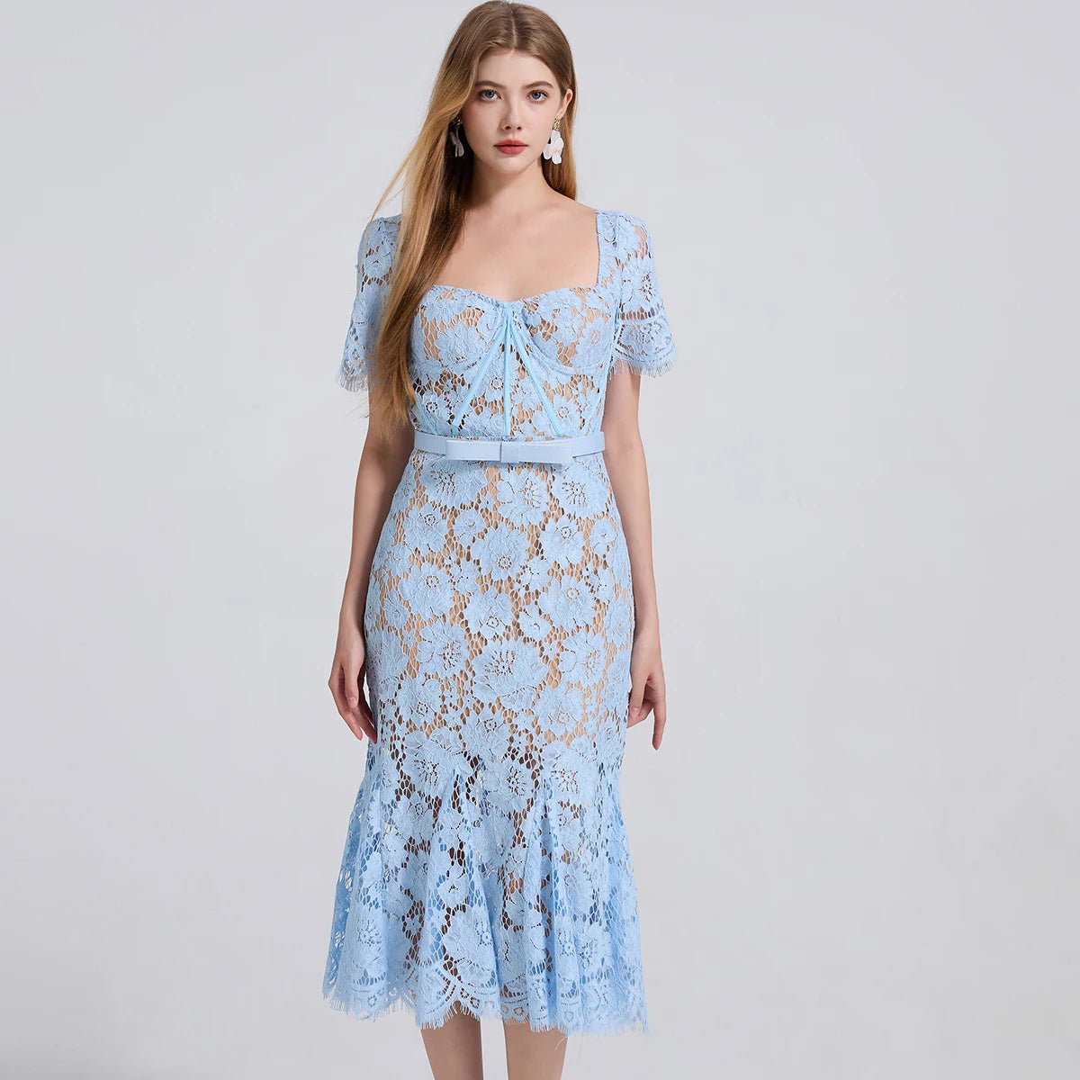 Vestido Longo de Renda Bordada - Silhueta Sereia com Estrutura Interna e Elegância Atemporal