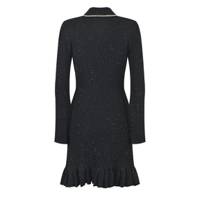 Vestido Tweed com Pérolas e Botões de Cristal – Silhueta Slim e Elegância Atemporal
