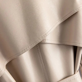 Trench Coat Couro de Cabra(Pelica)– Cintura Marcada e Caimento Sofisticado