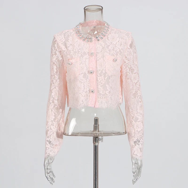 Conjunto Renda com Design Elegante – Blusa Bordada à Mão e Saia em Linha A