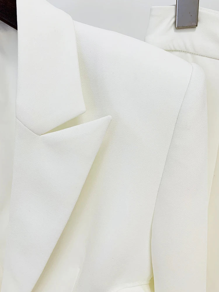 Conjunto de Alfaiataria Exclusivo – Blazer com Recortes e Calça com Fenda