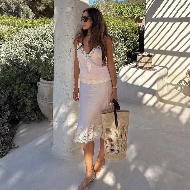 Conjunto Luxo com Renda Contrastada e Saia Longa – Elegância Atemporal