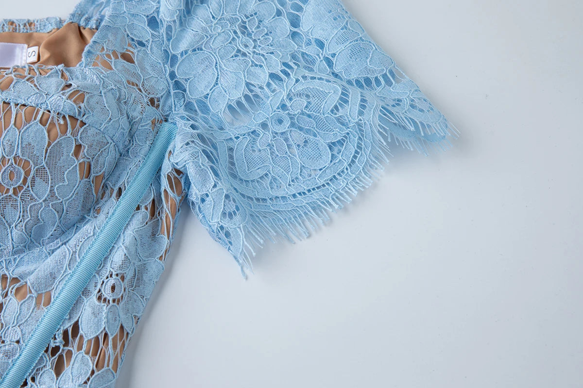 Vestido Longo de Renda Bordada - Silhueta Sereia com Estrutura Interna e Elegância Atemporal