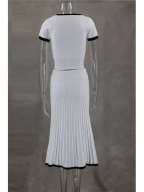 Conjunto Tricô - Saia Plissada e Cropped
