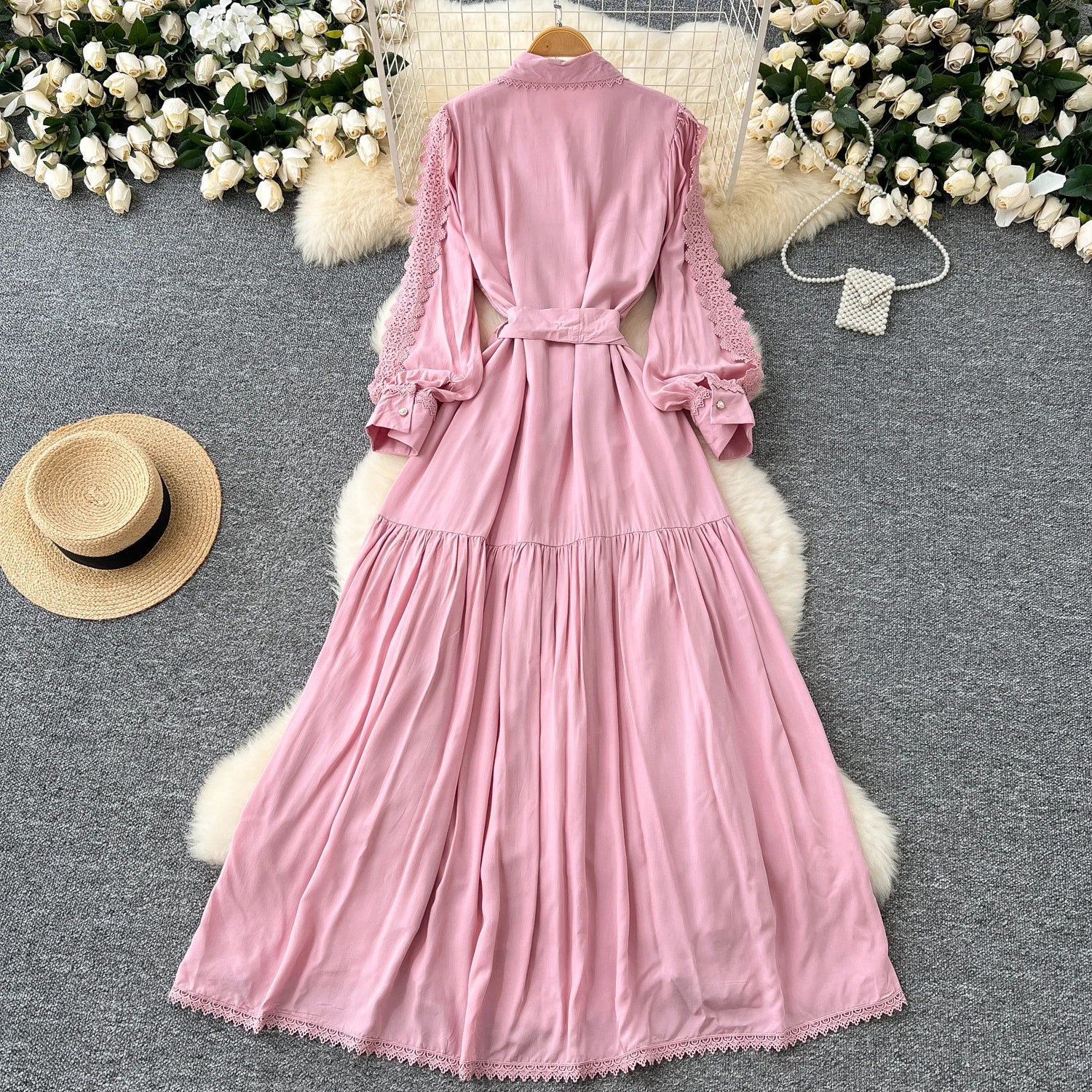 Vestido Longo com Renda e Botões Frontais – Modelagem A-line e Cintura Ajustável