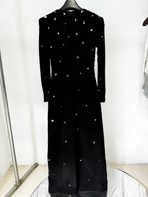 Vestido Longo com Bordado à Mão em Pedrarias – Sofisticação Máxima para Ocasiões Especiais