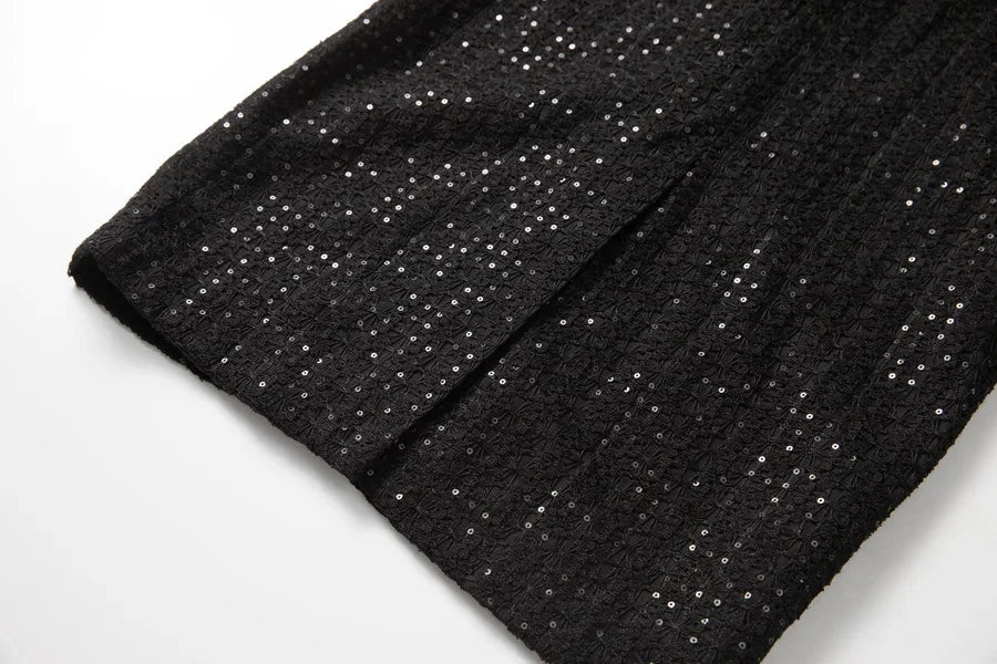 Vestido Preto Elegante com Pedrarias Bordadas à Mão e Cintura Marcada