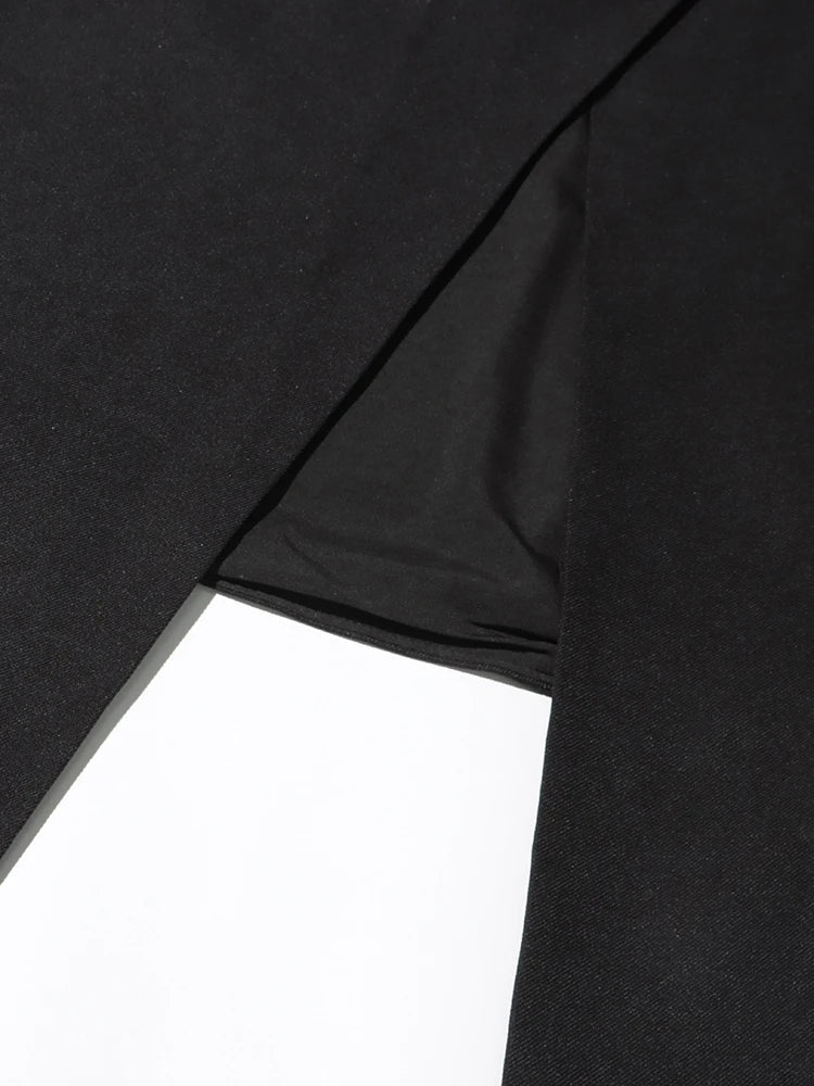 Vestido Longo Bicolor com Decote Reto – Cintura Alta e Saia Plissada em Silhueta Escultural