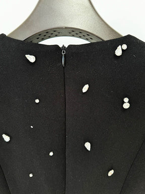 Vestido Longo com Bordado à Mão em Pedrarias – Sofisticação Máxima para Ocasiões Especiais