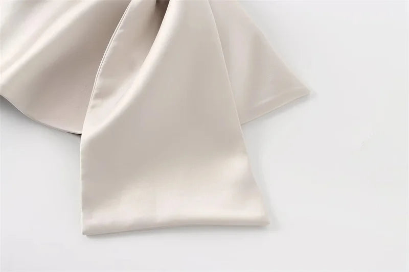 Top Estruturado com Meio Laço – Elegância Moderna em Corset