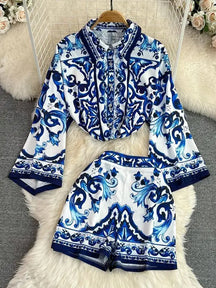 Conjunto Fashion Primavera - Camisa e Shorts com Estampa de Porcelana Azul e Branca