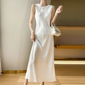 Vestido Longo de Cetim de seda sem Alças e Caimento Elegante