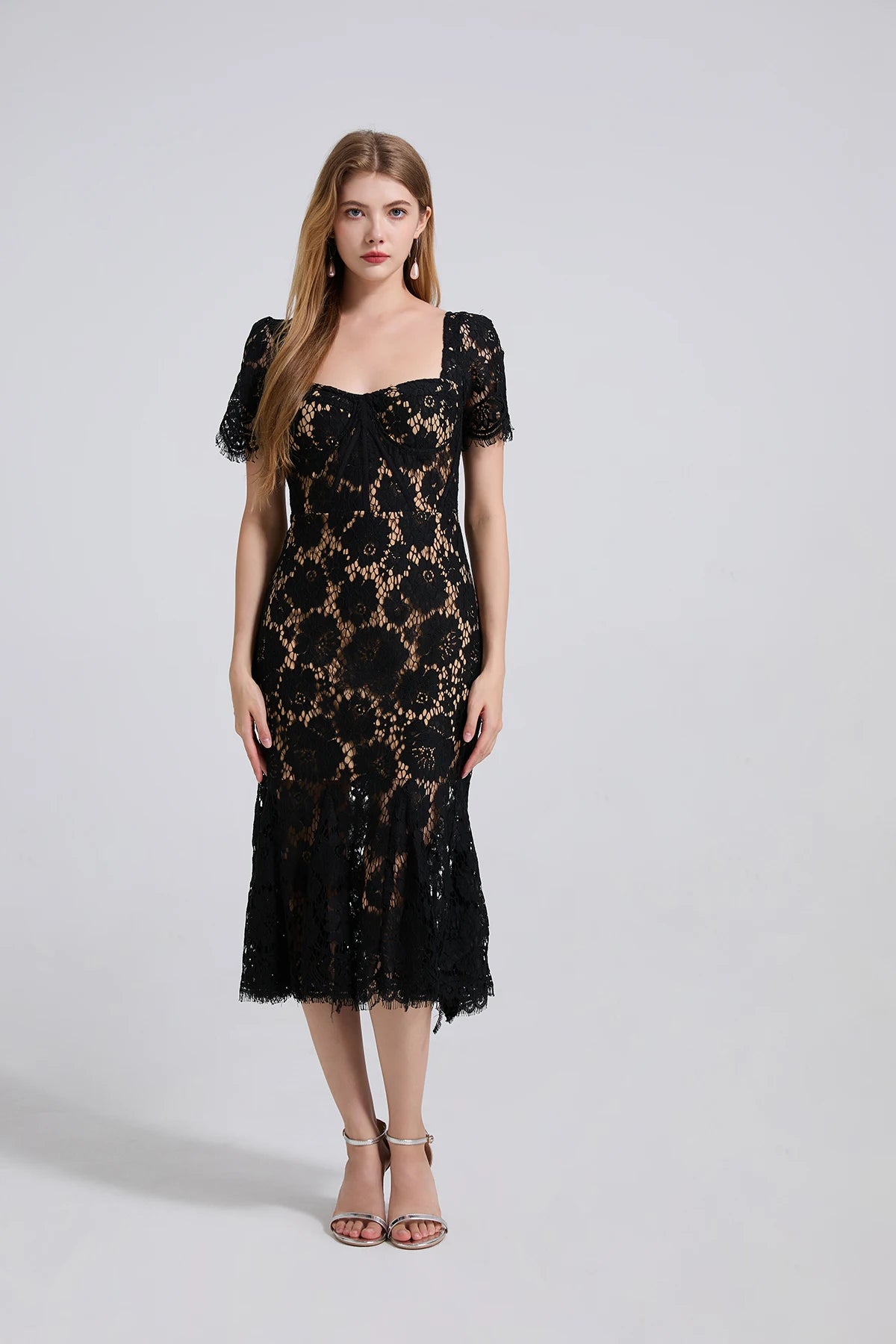 Vestido Longo de Renda Bordada - Silhueta Sereia com Estrutura Interna e Elegância Atemporal