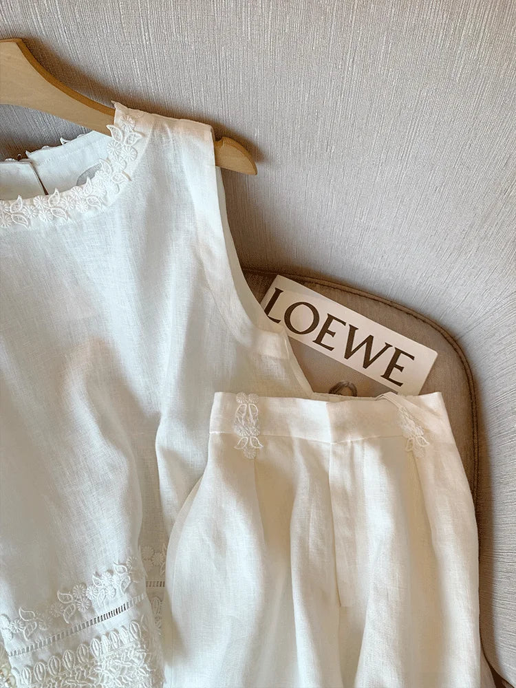 Conjunto Linho Bordado com Renda Branca – Delicadeza e Elegância em Duas Peças