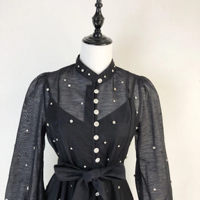 Vestido Lehor – Bordado com Strass, Mangas Lanternas Longas e Botões de Strass