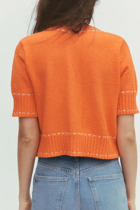 Camisa Feminina Tricotada com Recortes em Cores – Modelo Criativo de Verão