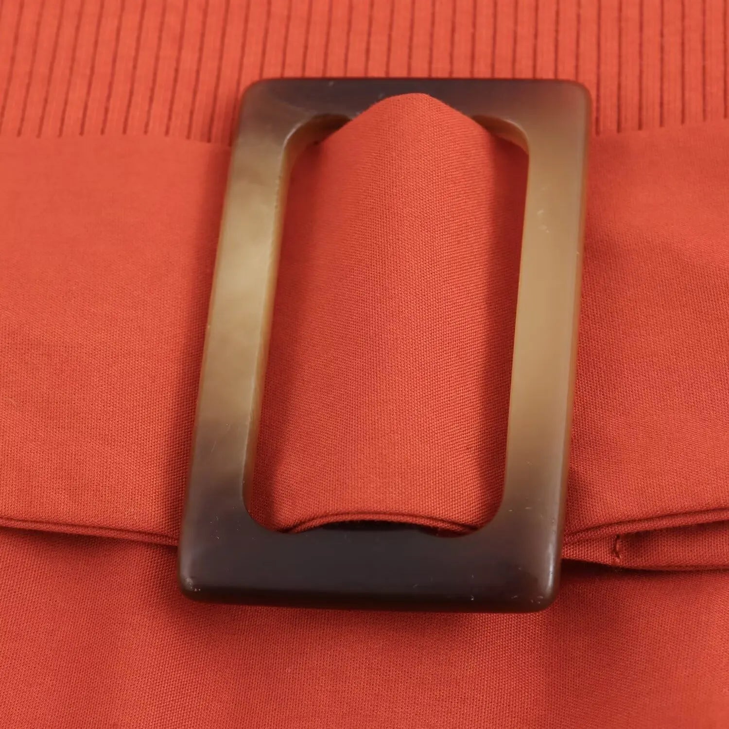 Vestido Longo Estilo Francês  com Cinto Gola Redonda