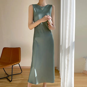 Vestido Longo de Cetim de seda sem Alças e Caimento Elegante