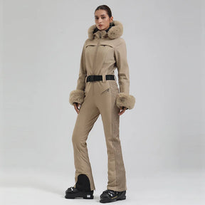 Macacão de Esqui Feminino GSOU SNOW – One Piece Slim, Impermeável, À Prova de Vento, Forrado e com Capuz de Pele