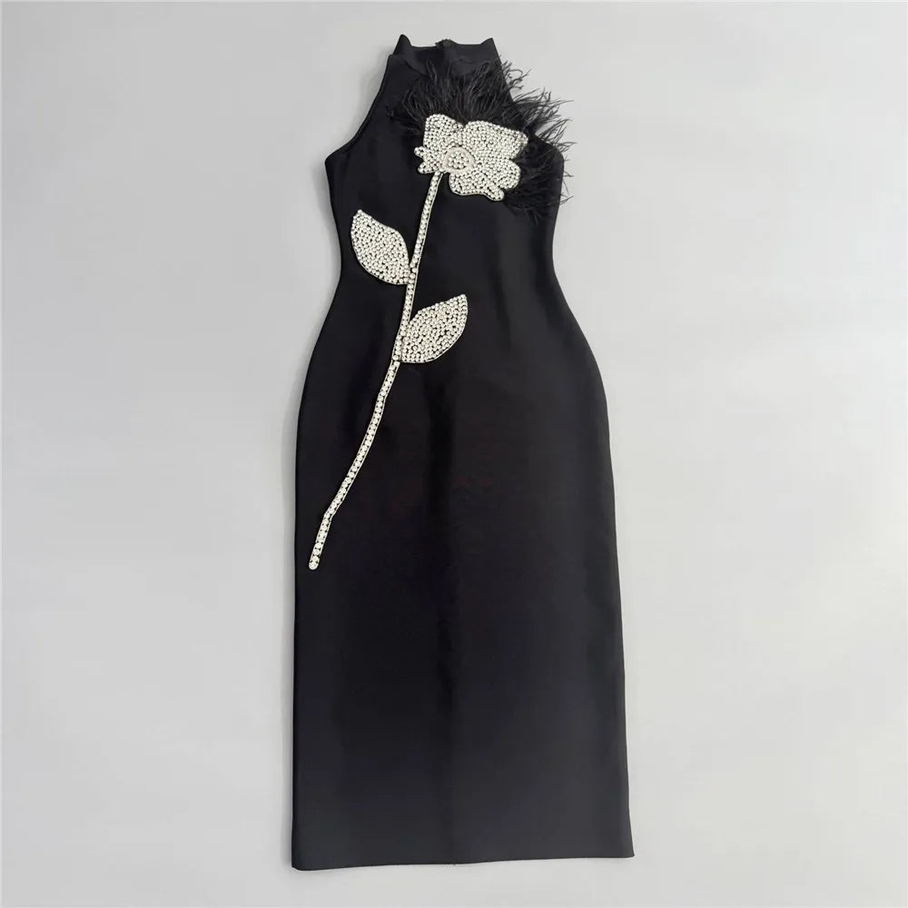 Vestido Midi Halter com Bordados à Mão e Plumas – Elegância Ícone de Festa