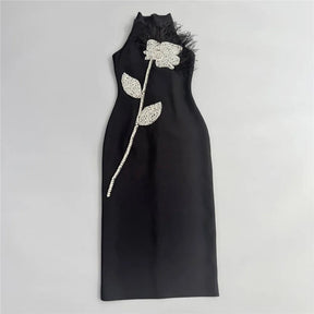 Vestido Midi Halter com Bordados à Mão e Plumas – Elegância Ícone de Festa