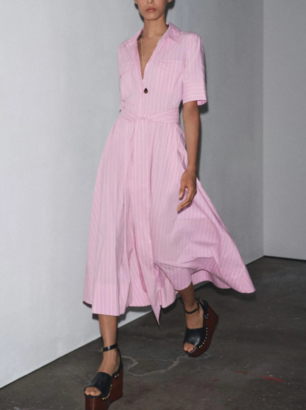 Vestido Belle com Laço na Cintura - Elegância e Sofisticação