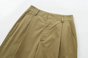 Conjunto Feminino Elegante com Casaco de Bolsos e Calça de Alfaiataria